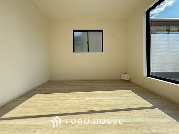 白を基調とした室内は、明るい住空間を造り出すだけでなく、清潔感をもたらしてくれます。