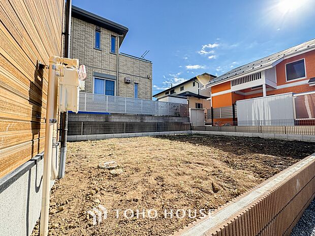 日当たりも良く、家庭菜園や植栽を育てるのに適したお庭はこれからの生活に緑という癒しを与えてくれます。