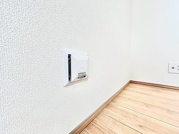 室内の空気の入れ替えを自動的に行う事を可能とした換気設備。シックハウス症候群対策でもあります。