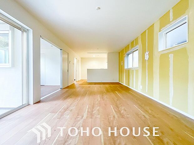 光が注がれる青い空から鮮やかに赤色にゆっくりと染まる。そんな優しい時間がここでは流れてゆく。