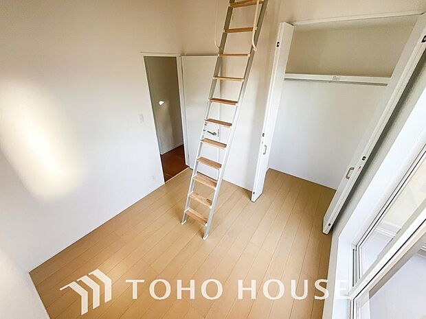 一日の疲れを癒やしてくれる主寝室。時を忘れて過ごす場所として過ごせるお部屋。