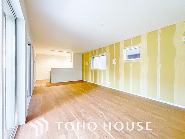 リビングも広く設け、訪れる人々を暖かく迎えてくれます。