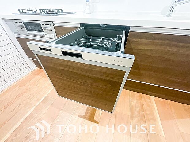 高温水や高圧水流を使う事で効率よく食器洗浄できます。殺菌効果も高いので哺乳瓶等を洗う際にも便利です。