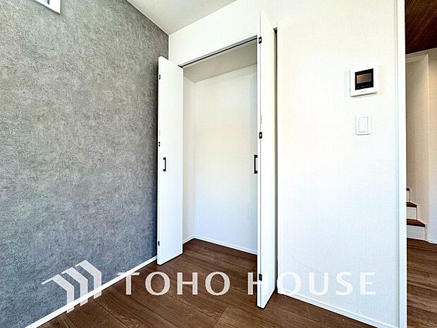 お子様のおもちゃやゴルフバック等、大きなお荷物をお持ちの方や、お荷物が多い方でも安心のスペースです。