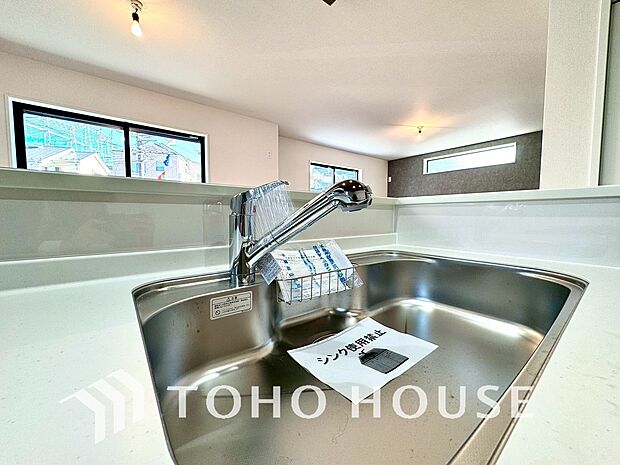 浄水と原水をボタン一つで切り替えられる浄水器一体型水洗。近年主流になりつつある人気の設備です。