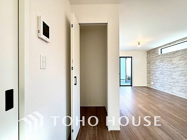 お子様のおもちゃやゴルフバック等、大きなお荷物をお持ちの方や、お荷物が多い方でも安心のスペースです。