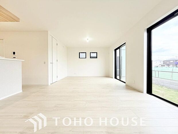 家族皆が集まる場所だからこそ、一番明るく使い勝手のいい空間に仕上げております。