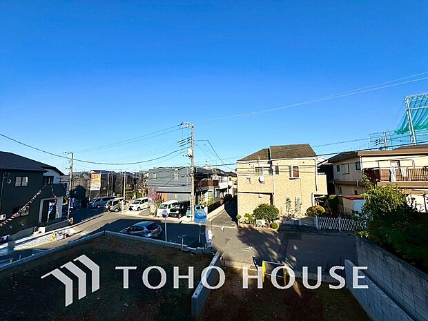 その豊かな眺望にふさわしい空間には、通風 採光にも優れ、心地よい光と風があふれています。