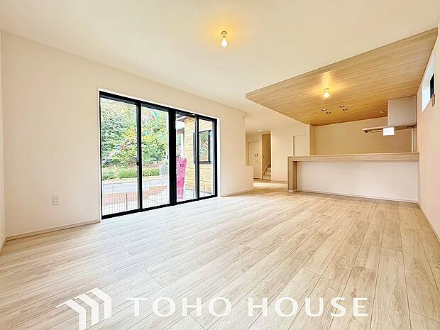 作り手の「気持ちの良いリビングでお過ごししていただきたい」という思いを感じさせます。