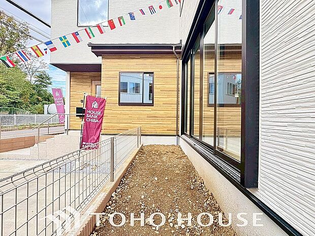 どんなお庭に仕上げるか。新生活に付いて回る楽しい悩みのひとつです。ウッドデッキの新設等もご相談下さい