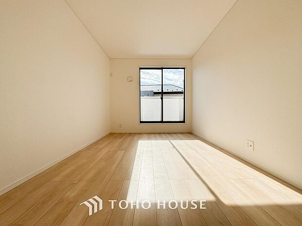 お子様の心と身体を見守る子供部屋として、小さな自立心を育むお部屋作りを見越してご覧下さい。