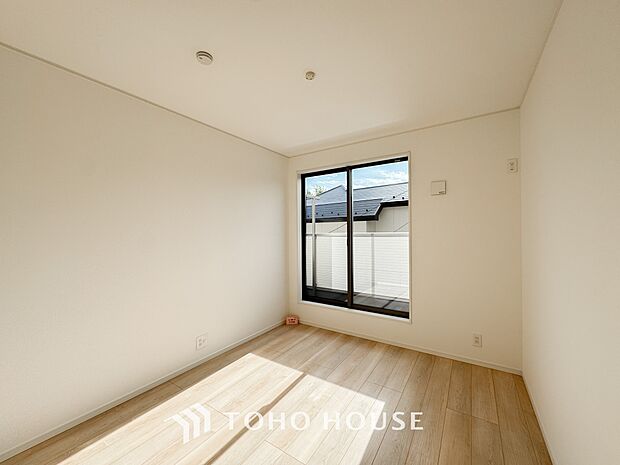 お子様の心と身体を見守る子供部屋として、小さな自立心を育むお部屋作りを見越してご覧下さい。