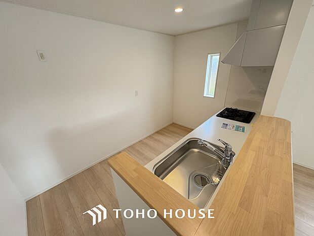 広々キッチンを採用。みんなで作った料理を召し上がりながらの会話は、どのような物になるのでしょうか。