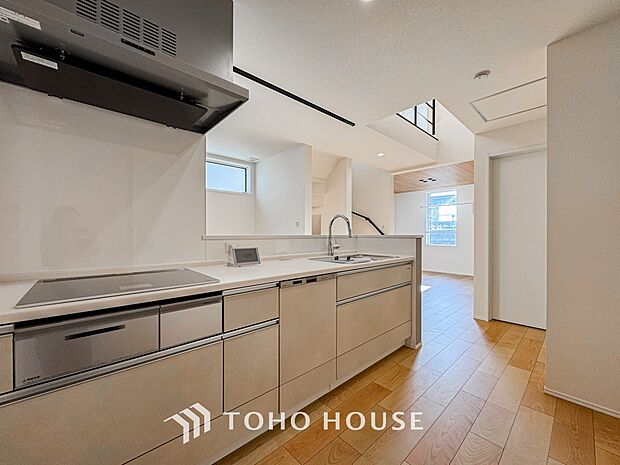 充実した収納スペースを搭載したシステムキッチンは、日々の家事がはかどります。 