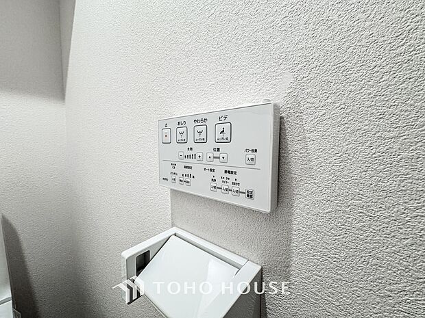 温水洗浄便座付。脱臭機能なども備え、快適な空間に。