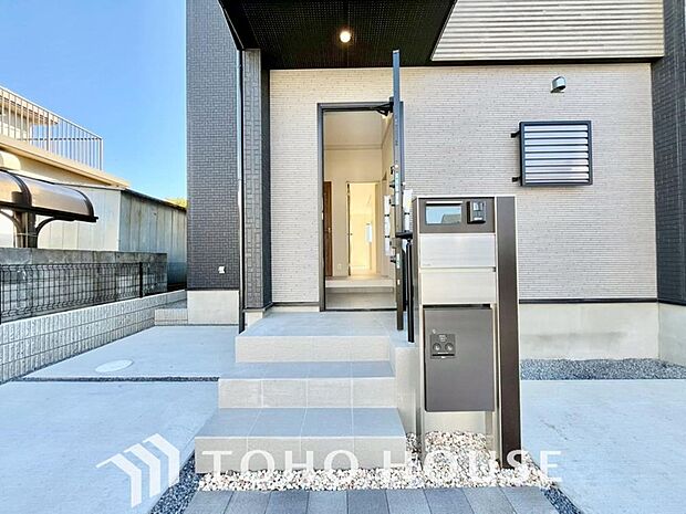 ダウンライトを使用しお洒落に演出。帰りたくなる家をテーマに設計。いつも「人」と「家」の間に・・・。