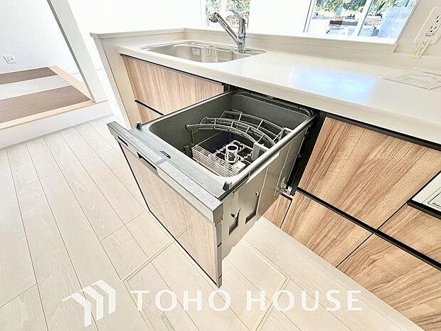 高温水や高圧水流を使う事で効率よく食器洗浄できます。殺菌効果も高いので哺乳瓶等を洗う際にも便利です。