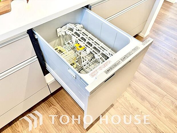 ビルトイン食洗機。高温のお湯や高圧水流を使うことにより汚れを効果的に落とすことができます。