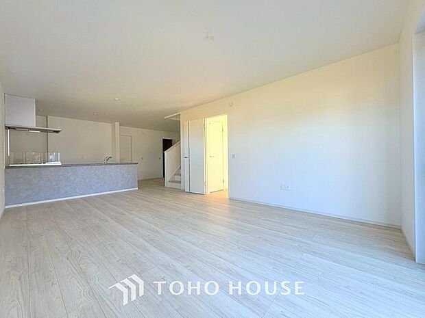 心温まるくつろぎを楽しめるリビングは、静かで落ち着いた癒しの空間となり、家族とゆったり過ごせます。