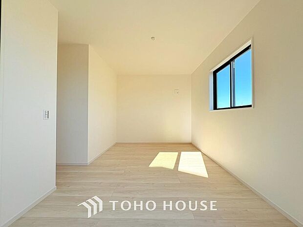 白を基調とした室内は、明るい住空間を造り出すだけでなく、清潔感をもたらしてくれます。