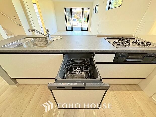 食器洗いの手間や時間が軽減できるアイテム。高温水や高圧水流を使うことにより効率よく食器洗浄できます。