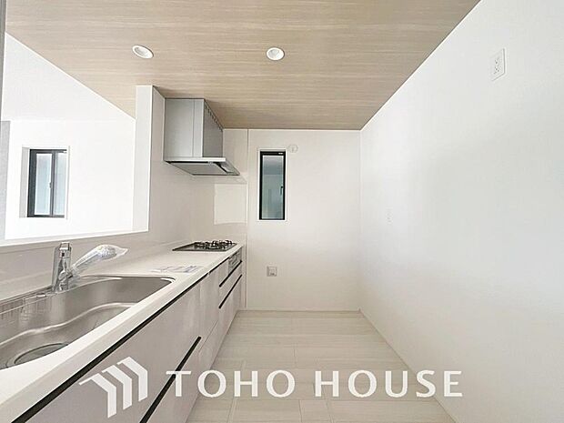 お料理の上手な方が、独壇場でお料理の腕を披露するスタイルに向いているキッチンです。