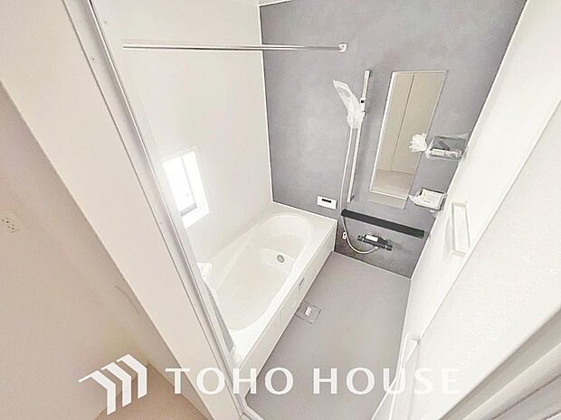 心地よいバスタイムを演出する浴室はゆとりあるサイズを採用。