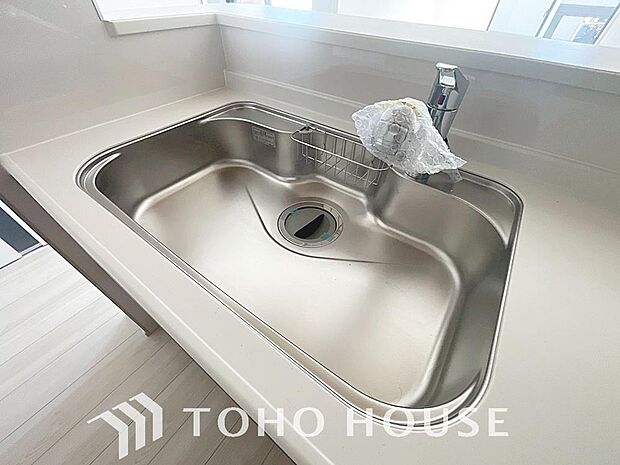 ワンタッチで浄水と原水を切り替えできる浄水器一体型水栓は水道水に含まれる有害物質を除去してくれます。