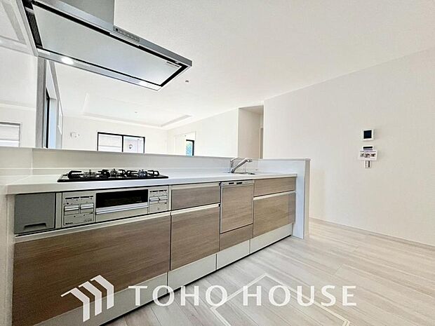 広々キッチンを採用。みんなで作った料理を召し上がりながらの会話は、どのような物になるのでしょうか。