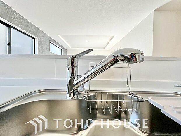 ワンタッチで浄水と原水を切り替えできる浄水器一体型水栓は水道水に含まれる有害物質を除去してくれます。