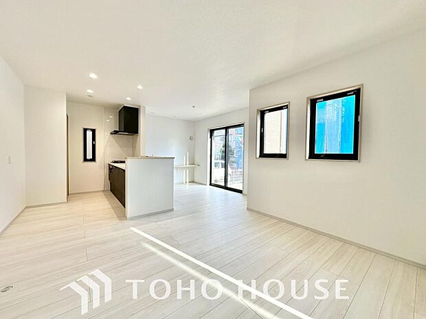 造りこんだ空間演出の妙が生み出す光と質のハーモニーはこの住宅のクオリティの良さを実感させてくれます。