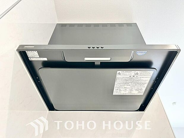 昨今主流のスリムタイプのレンジフード。スタイリッシュな見た目からインテリアとしても人気がある型です。