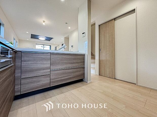 お料理の上手な方が、独壇場でお料理の腕を披露するスタイルに向いているキッチンです。