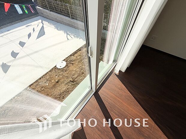 複層ガラスは結露を抑えたり、遮音にも効果を発揮します。