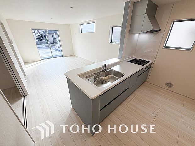 家は、ただ生活する場ではなく、笑顔の毎日、安らぎの日々のために、暮らしを愉しく、快適にする場所。