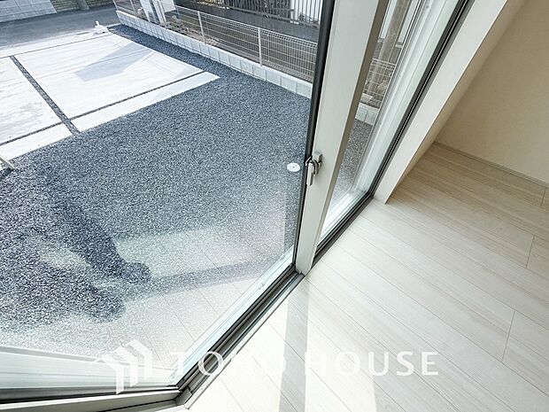 複層ガラスは結露を抑えたり、遮音にも効果を発揮します。