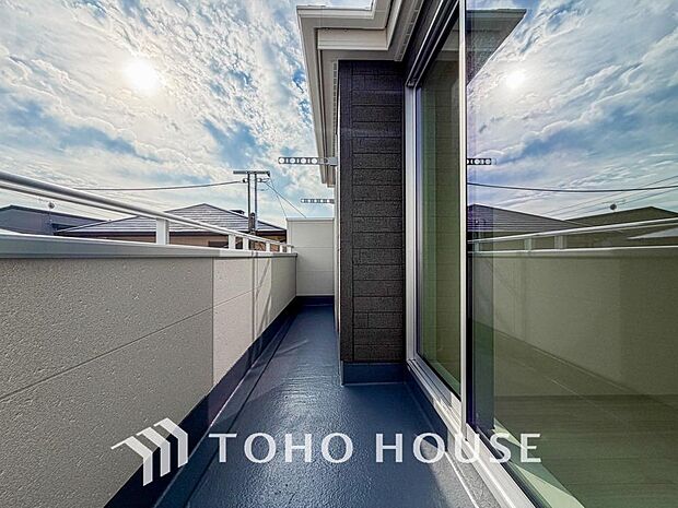 太陽に愛された邸は、陽当り、通風に優れた魅力的で快適さを追求した邸宅です。