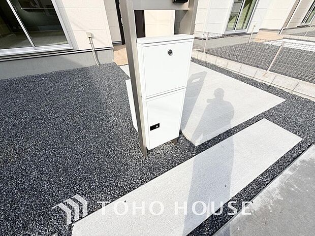 留守でも荷物が受け取れるため、共働きで昼間の宅配物の受け取りが困難な世帯や、インターネットショッピング等の通信販売をよく利用する人にニーズが高まっている。