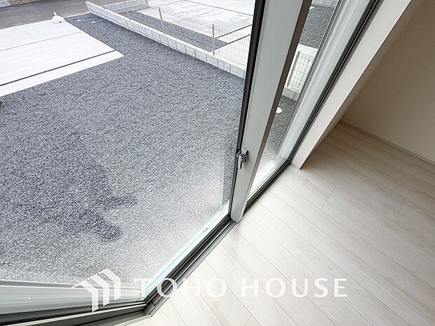 複層ガラスは結露を抑えたり、遮音にも効果を発揮します。