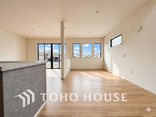 対面キッチンは、目線の先が空間の広がりのあるリビングやダイニングなので、開放感を感じられます。