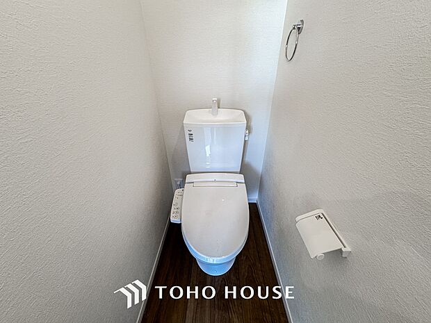 十分な広さと清潔感のあるカラーで纏まったおトイレ。時間に余裕とゆとりを持たせます。
