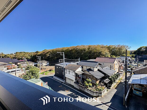 その豊かな眺望にふさわしい空間には、通風・採光にも優れ、心地よい光と風があふれています。