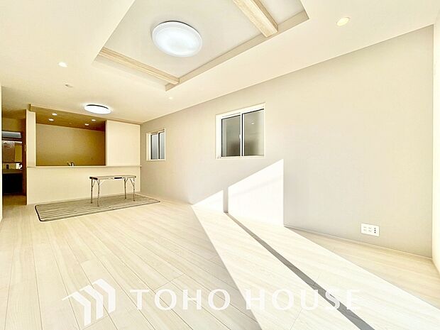 リビングも広く設け、訪れる人々を暖かく迎えてくれます。