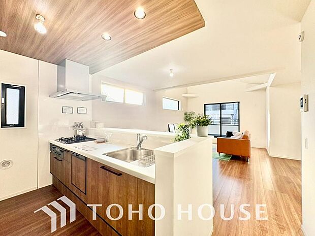 広々キッチンを採用。みんなで作った料理を召し上がりながらの会話は、どのような物になるのでしょうか。