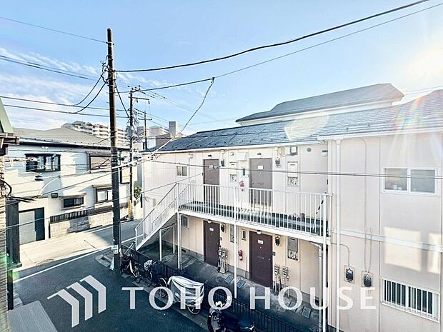 その豊かな眺望にふさわしい空間には、通風・採光にも優れ、心地よい光と風があふれています。