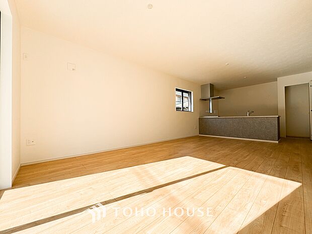 毎日の暮らしに癒しをもたらす居心地の良いリビングです。