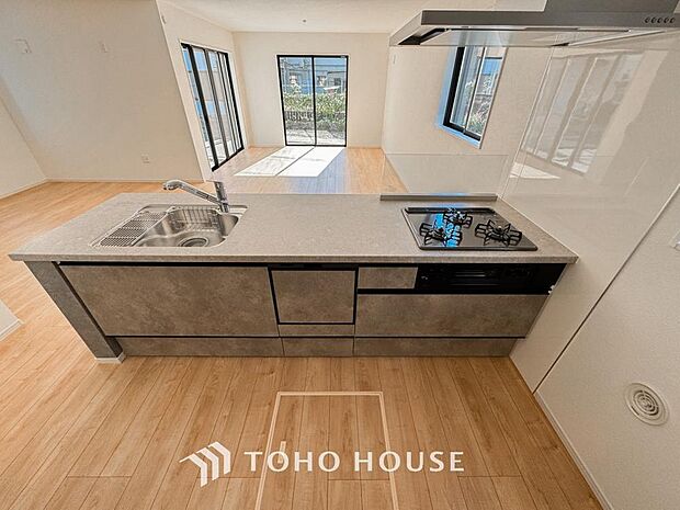 お料理の上手な方が、独壇場でお料理の腕を披露するスタイルに向いているキッチンです。