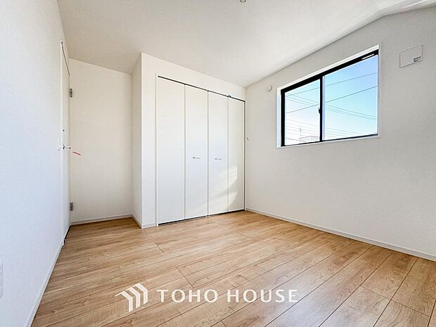 心と体をゆったりと安らげる主寝室。寝室のゆとりが大きい分だけ、暮らしの安らぎは深まります。