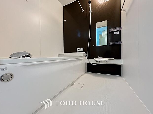 一日の疲れを癒すための心地よいバスタイムを演出する浴室はゆとりあるサイズを採用。