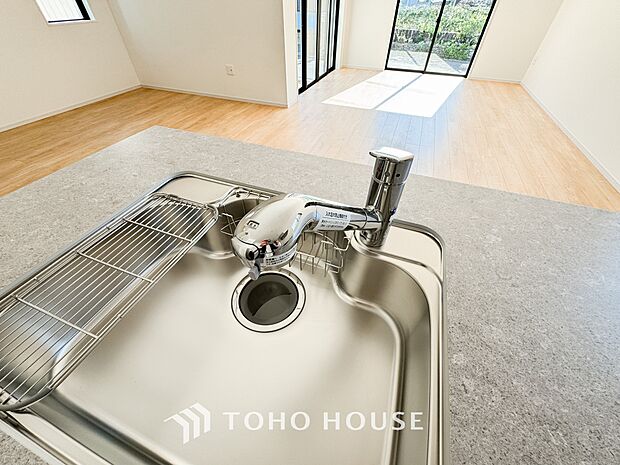 浄水と原水をボタン一つで切り替えられる浄水器一体型水洗。近年主流になりつつある人気の設備です。